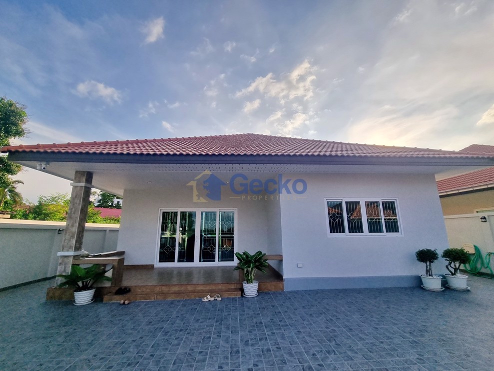 3 Bedrooms House  East Pattaya H012037 (Photo 4)