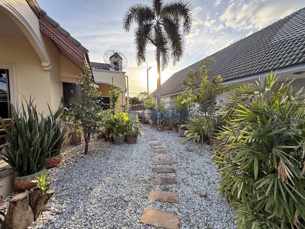 3 Bedrooms House in Natheekarn Park View  East Pattaya H012043 (Photo 3)