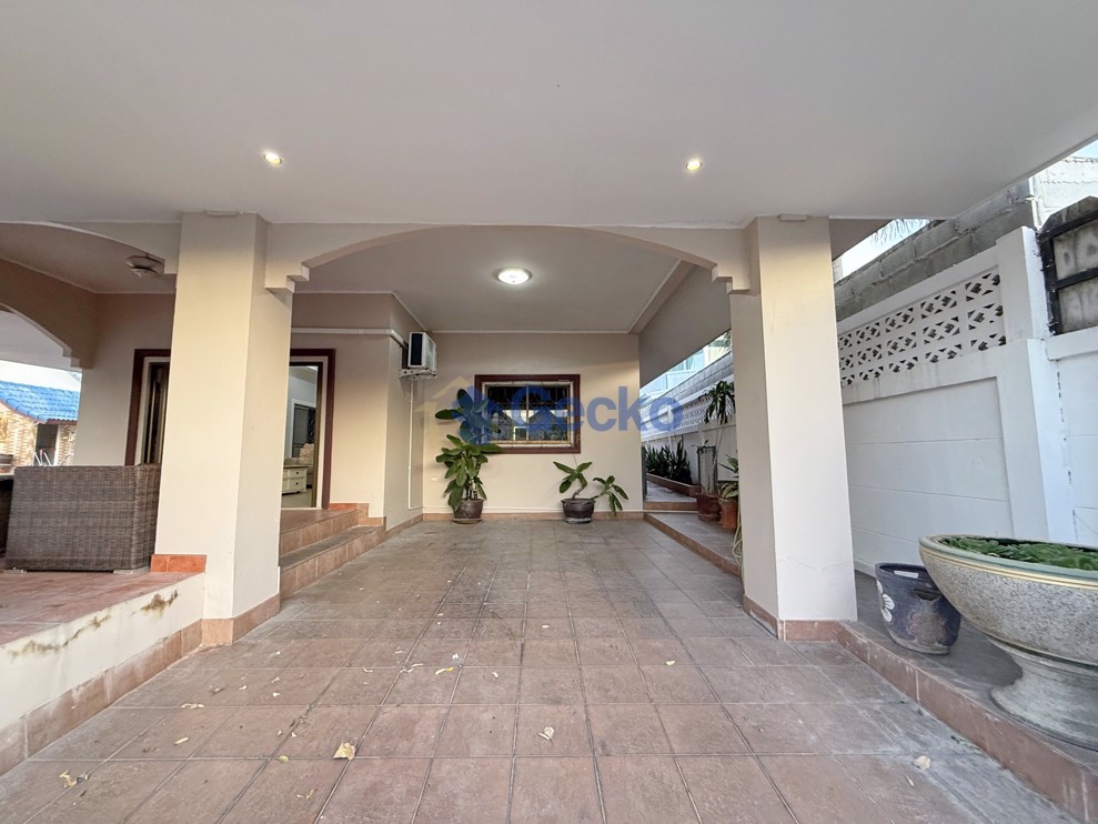 3 Bedrooms House in Natheekarn Park View  East Pattaya H012045 (Photo 2)