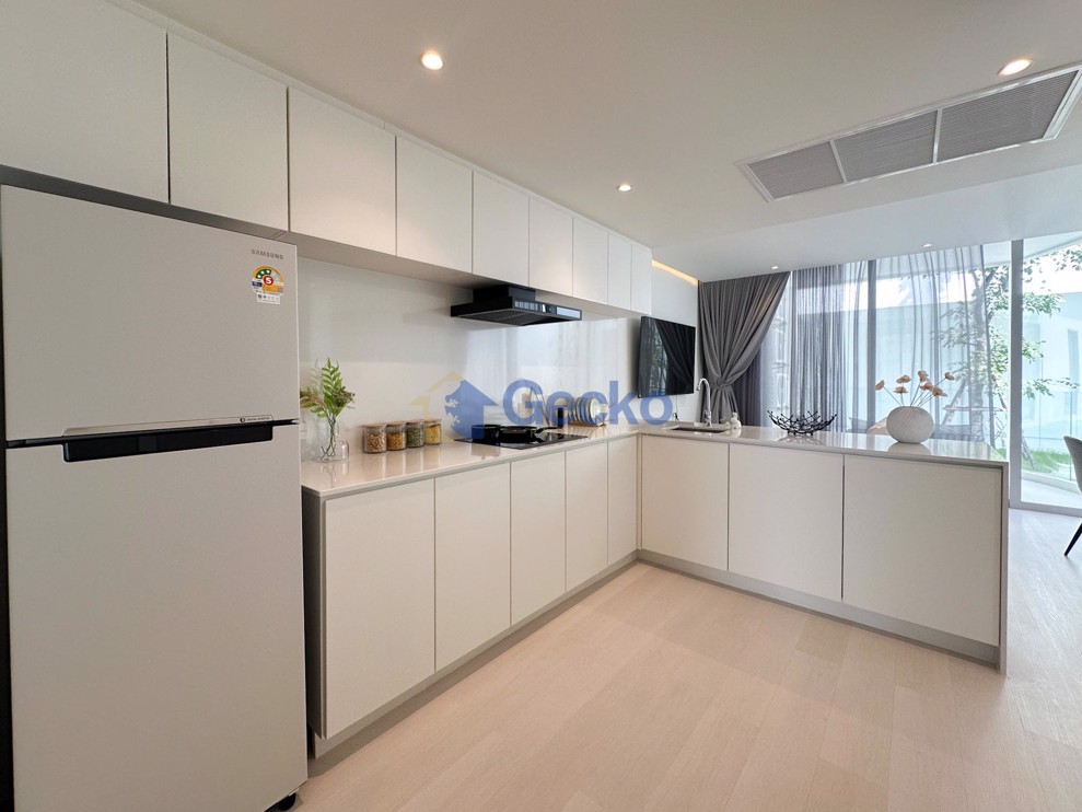 2 Bedrooms Condo in Secret Garden Condominium Wongamat C011622 (Photo 4)