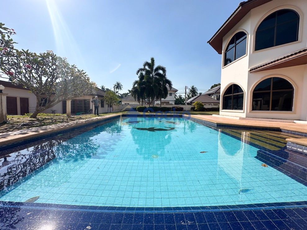5 ห้องนอน บ้าน in The Regent Estate Village  พัทยาตะวันออก H012065 (Photo 1)