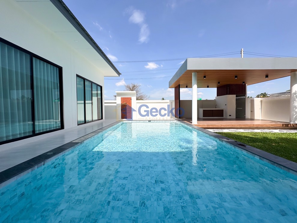 3 Bedrooms House  East Pattaya H012066 (Photo 1)