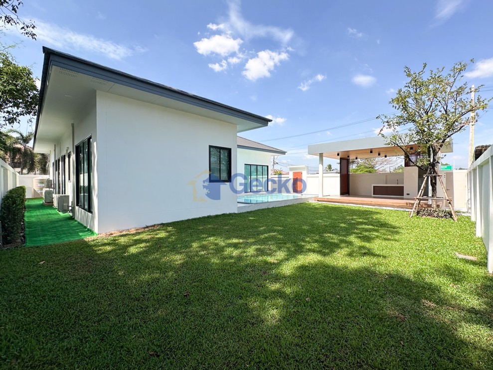 3 Bedrooms House  East Pattaya H012066 (Photo 4)
