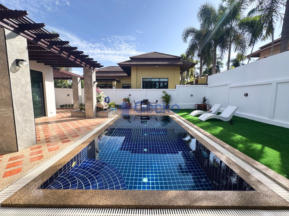 4 ห้องนอน บ้าน in Grand Garden Homes  บางเสร่ H012067 (Photo 3)