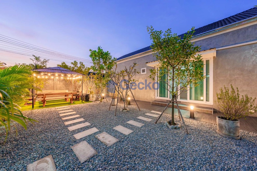 3 Bedrooms House  East Pattaya H012071 (Photo 1)