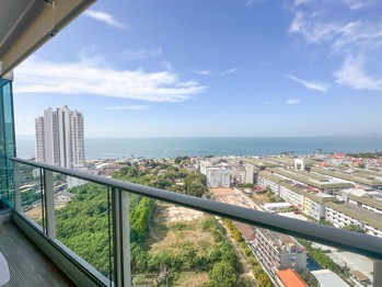 2 Bedrooms Condo in The Riviera Jomtien Jomtien C012073