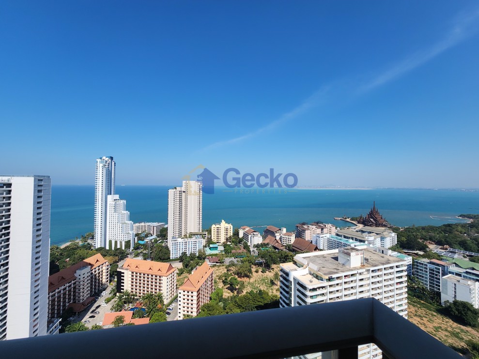 2 Bedrooms Condo in The Riviera Wong Amat Beach Wongamat C012082 (Photo 1)
