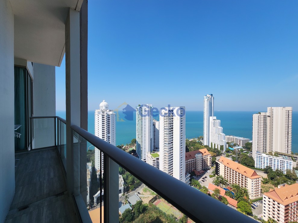 2 Bedrooms Condo in The Riviera Wong Amat Beach Wongamat C012082 (Photo 2)