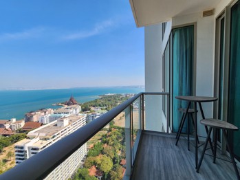 2 Bedrooms Condo in The Riviera Wong Amat Beach Wongamat C012082