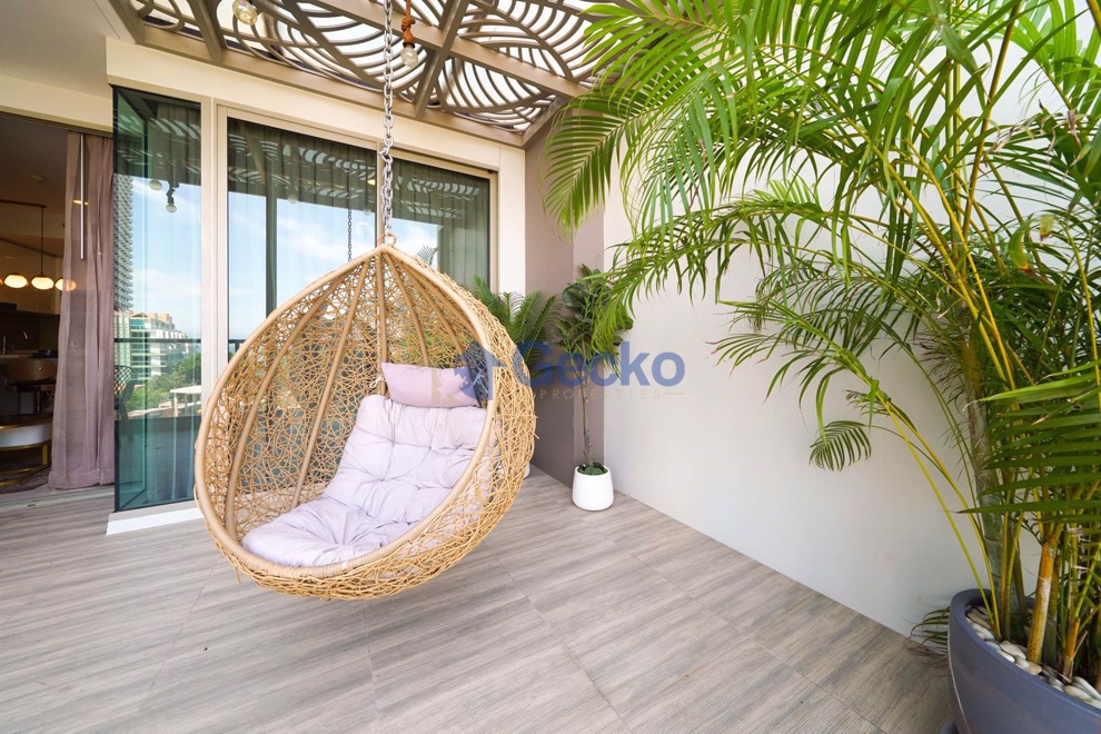 1 Bedroom Condo in The Riviera Wong Amat Beach Wongamat C012083 (Photo 1)