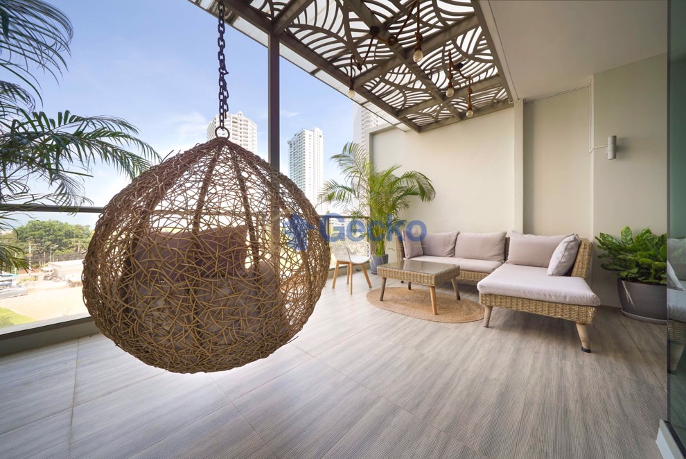 1 Bedroom Condo in The Riviera Wong Amat Beach Wongamat C012083 (Photo 2)