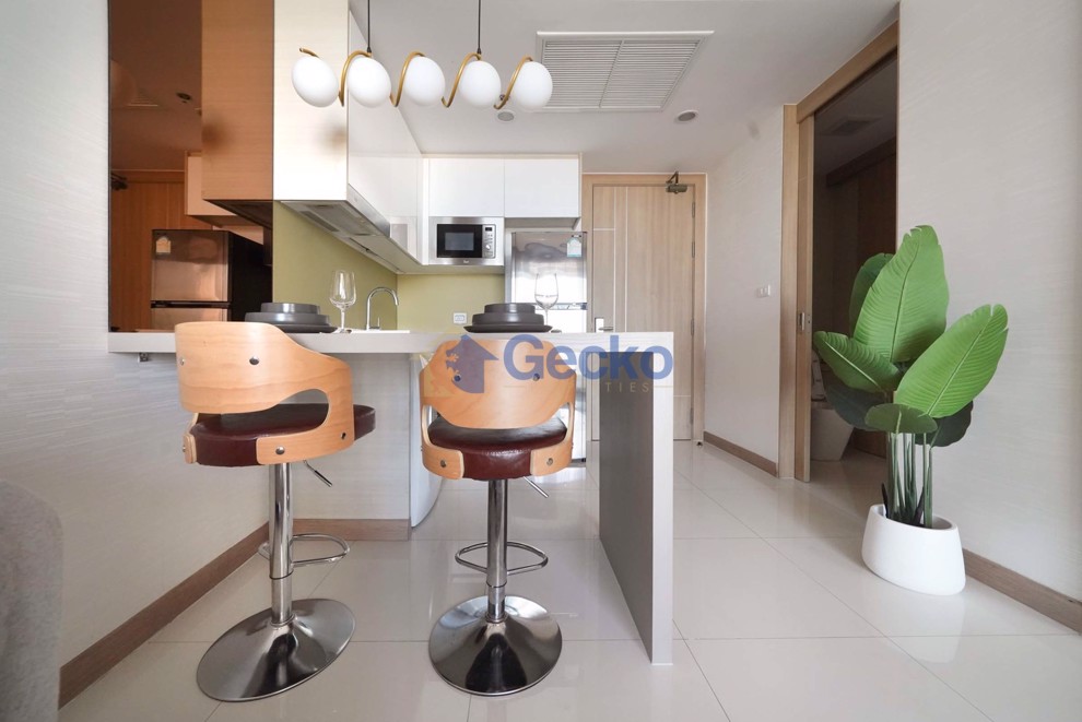 1 Bedroom Condo in The Riviera Wong Amat Beach Wongamat C012083 (Photo 3)