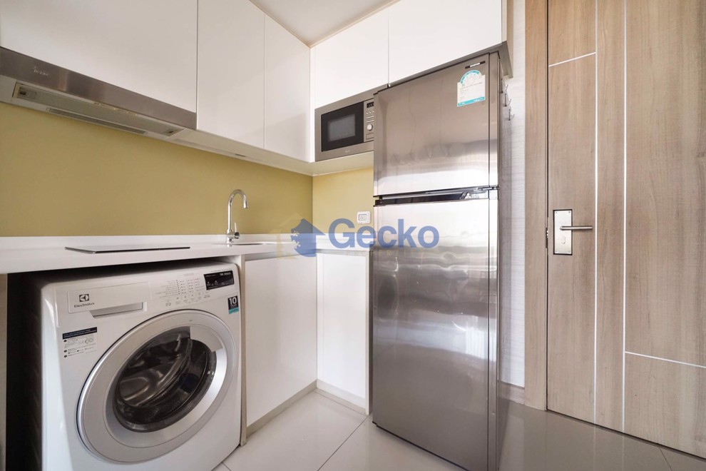1 Bedroom Condo in The Riviera Wong Amat Beach Wongamat C012083 (Photo 4)