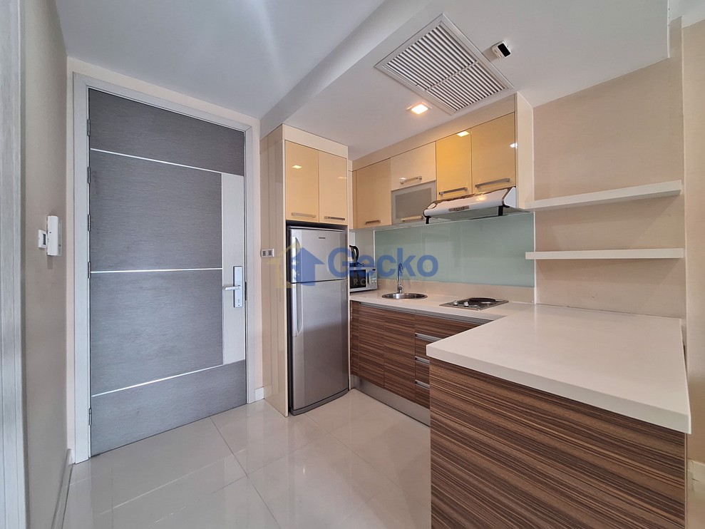 2 Bedrooms Condo in Apus Condominium Central Pattaya C012095 (Photo 2)