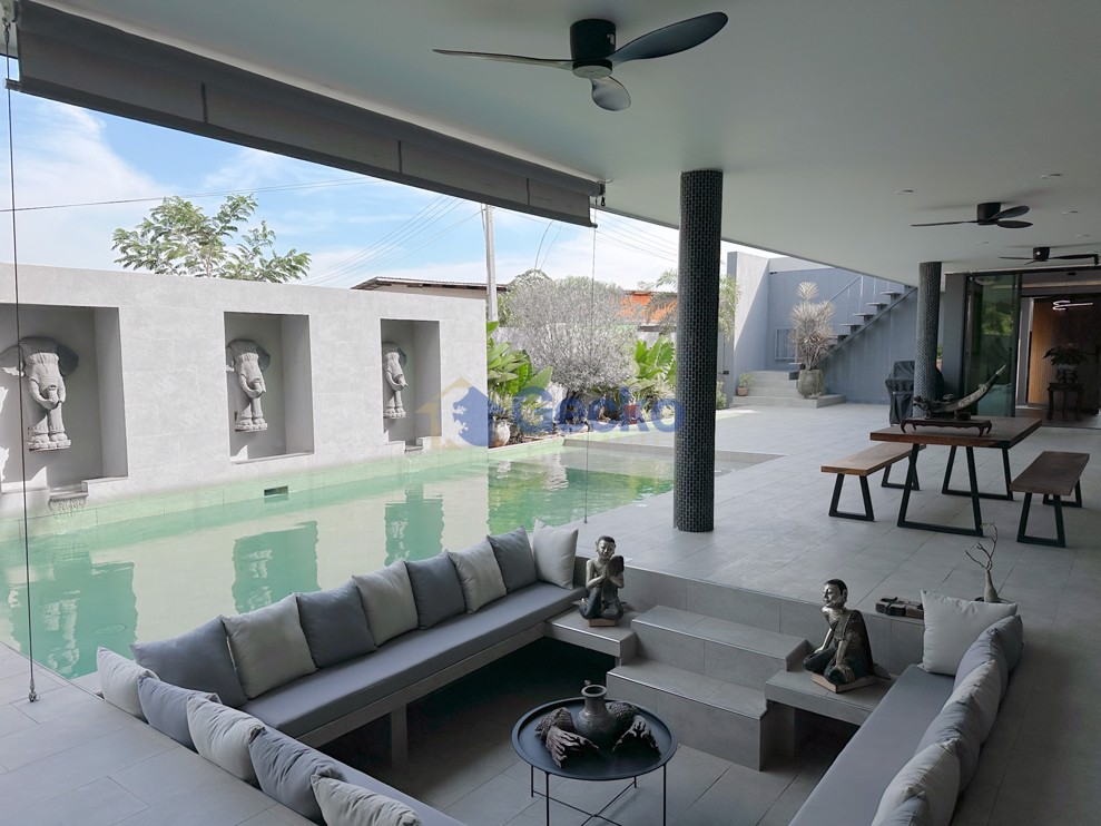 4 Bedrooms House  East Pattaya H012116 (Photo 3)