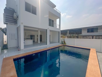 4 Bedrooms House  Bang Saray H012122