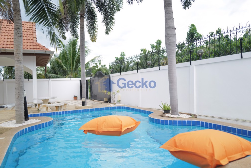 3 Bedrooms House  East Pattaya H012129 (Photo 1)