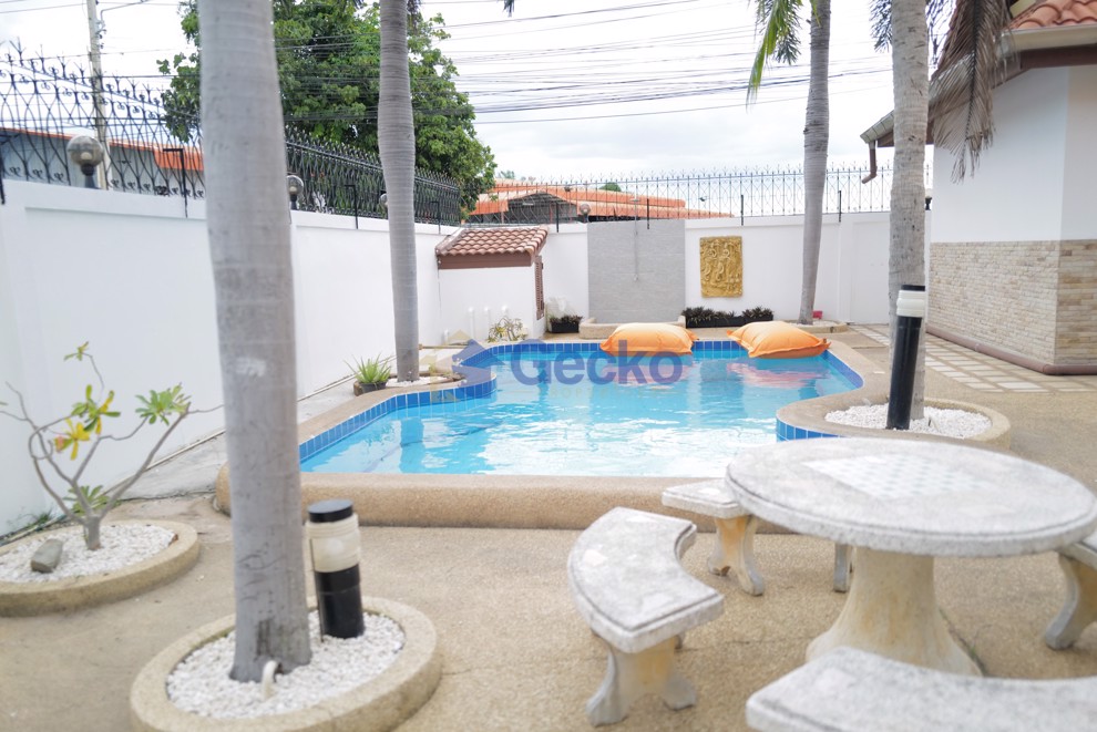 3 Bedrooms House  East Pattaya H012129 (Photo 3)