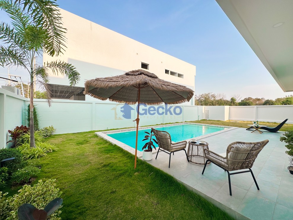 5 ห้องนอน บ้าน in Enchant Villa  พัทยาตะวันออก H012137 (Photo 1)