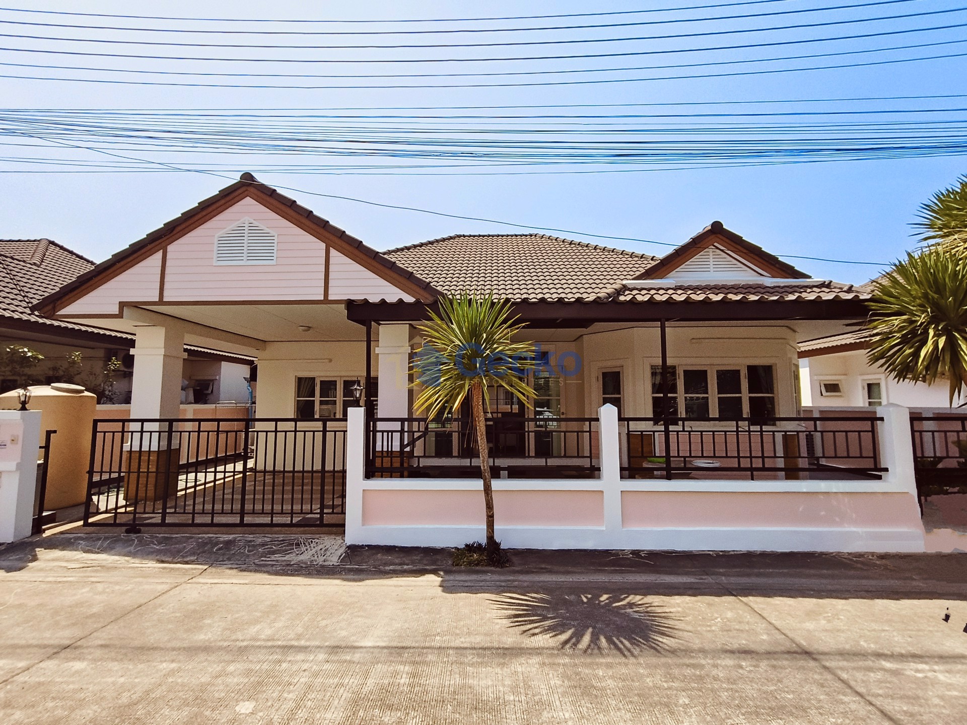 3 Bedrooms House in Ruen Pisa Village   East Pattaya H012139