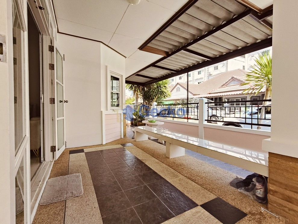 3 Bedrooms House in Ruen Pisa Village   East Pattaya H012139 (Photo 1)