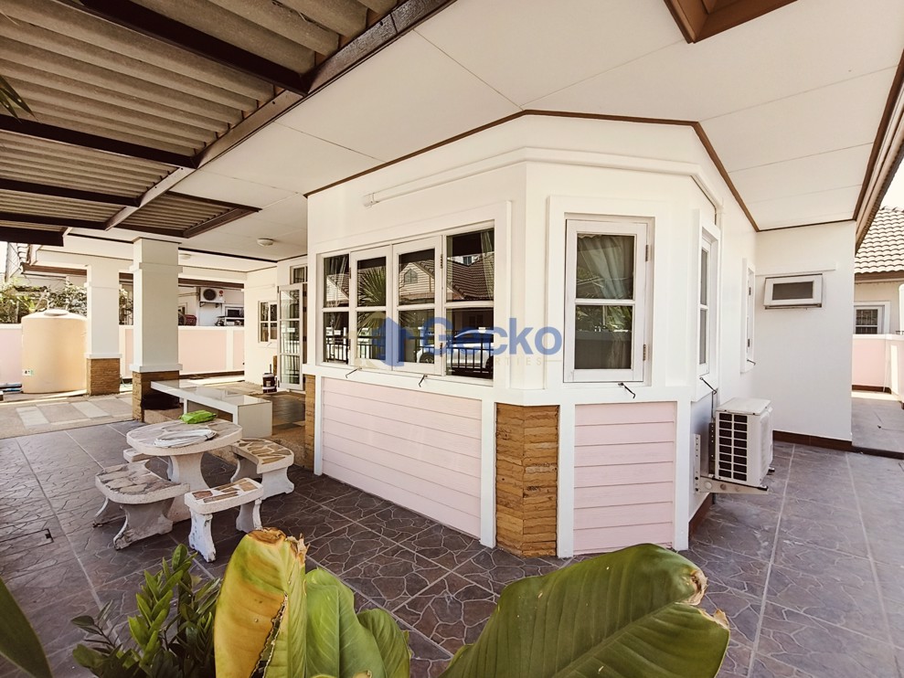 3 Bedrooms House in Ruen Pisa Village   East Pattaya H012139 (Photo 2)