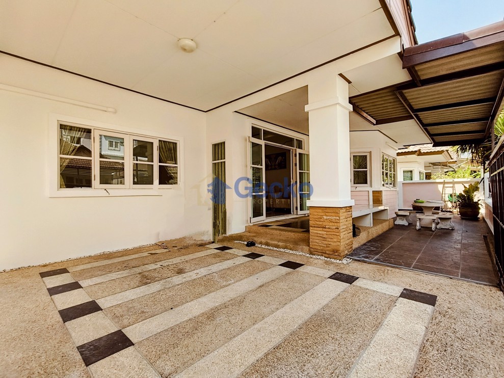 3 Bedrooms House in Ruen Pisa Village   East Pattaya H012139 (Photo 3)