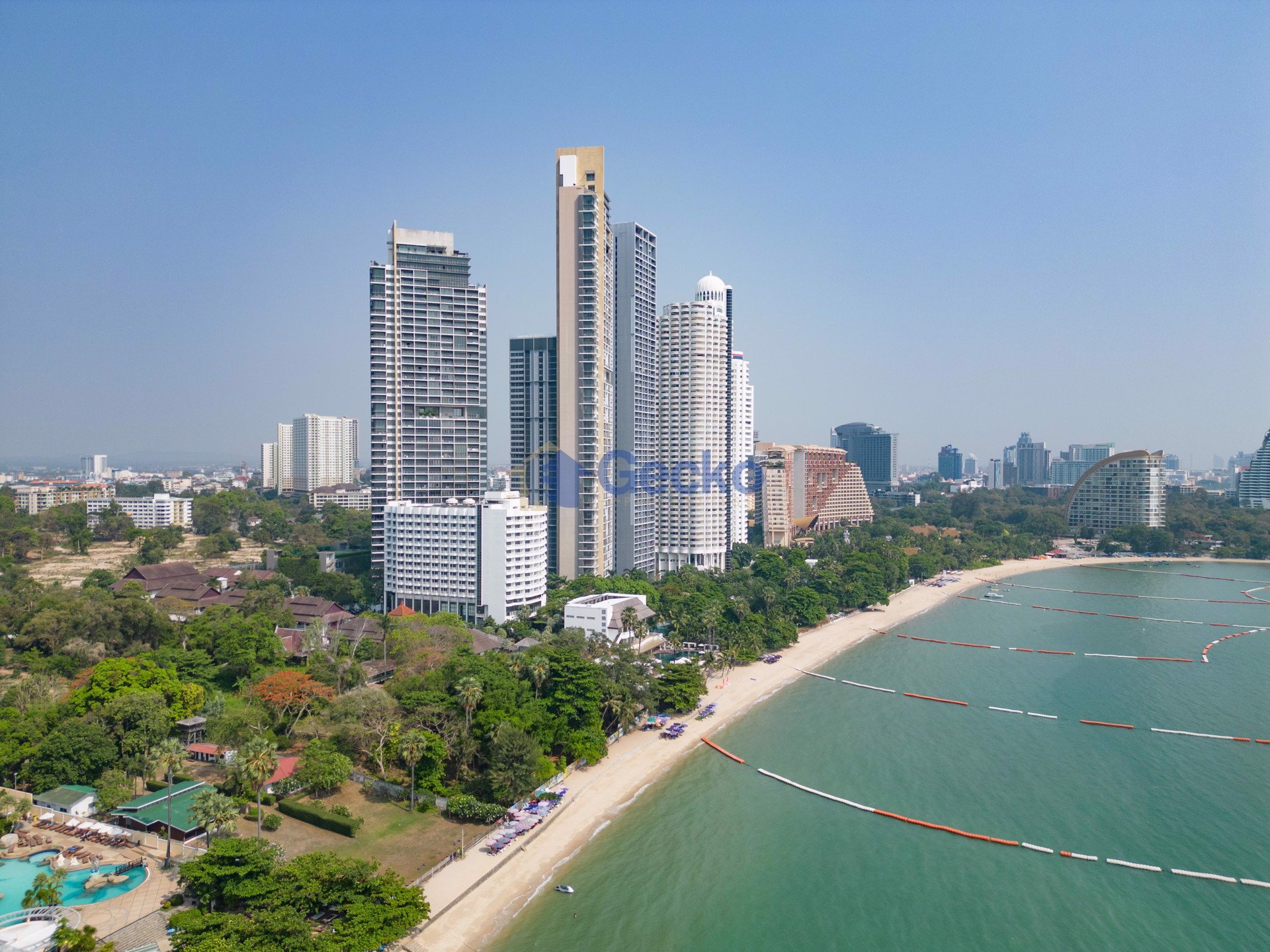 4 Bedrooms Condo in Northpoint Wongamat C012148