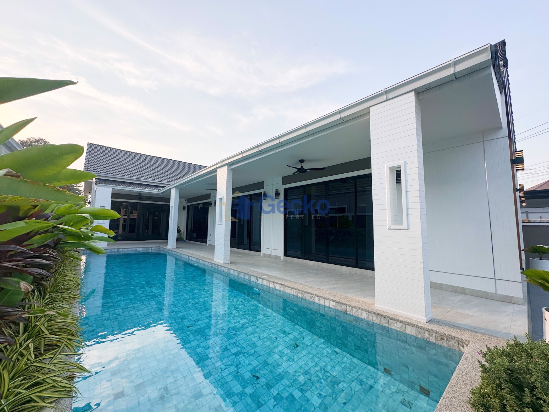 5 ห้องนอน บ้าน  พัทยาตะวันออก H012149