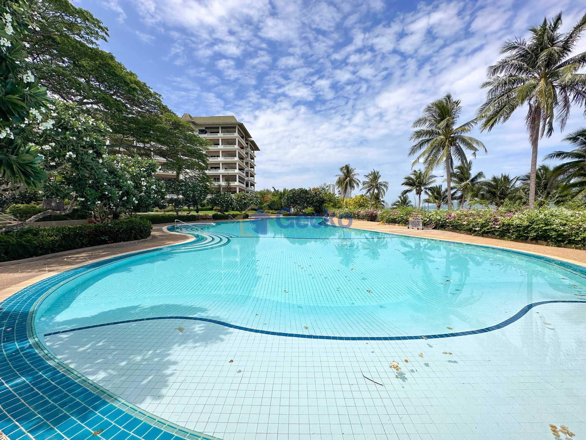 2 Bedrooms Condo in Baan Somprasong Na Jomtien C012153