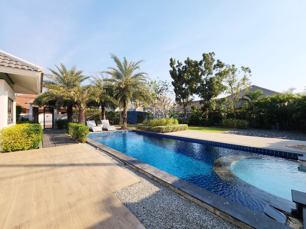 3 Bedrooms House in European Thai House Village  East Pattaya H012168 (Photo 1)