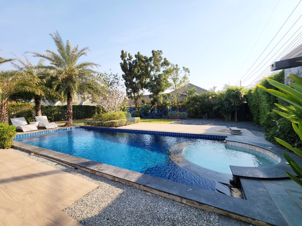 3 Bedrooms House in European Thai House Village  East Pattaya H012168 (Photo 2)