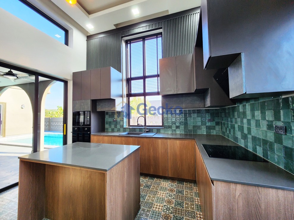 3 Bedrooms House  East Pattaya H012173 (Photo 3)