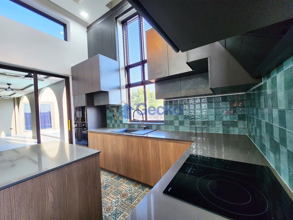 3 Bedrooms House  East Pattaya H012173 (Photo 4)