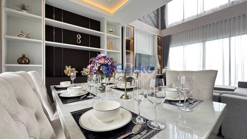 4 Bedrooms House  East Pattaya H012181 (Photo 3)
