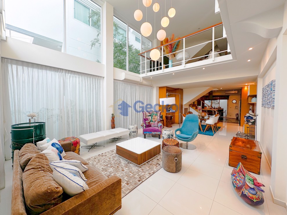 5 Bedrooms House in Grand Condotel  Jomtien H012175 (Photo 1)