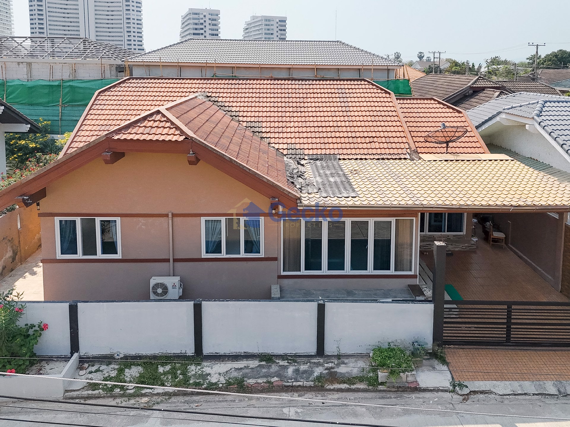 3 Bedrooms House in Jomtien Condotel Jomtien H012193 for rent in Jomtien