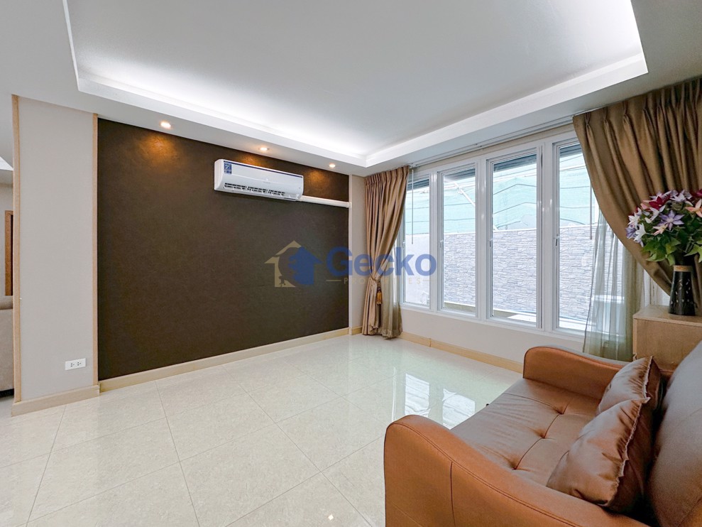 3 Bedrooms House in Jomtien Condotel  Jomtien H012193 (Photo 3)