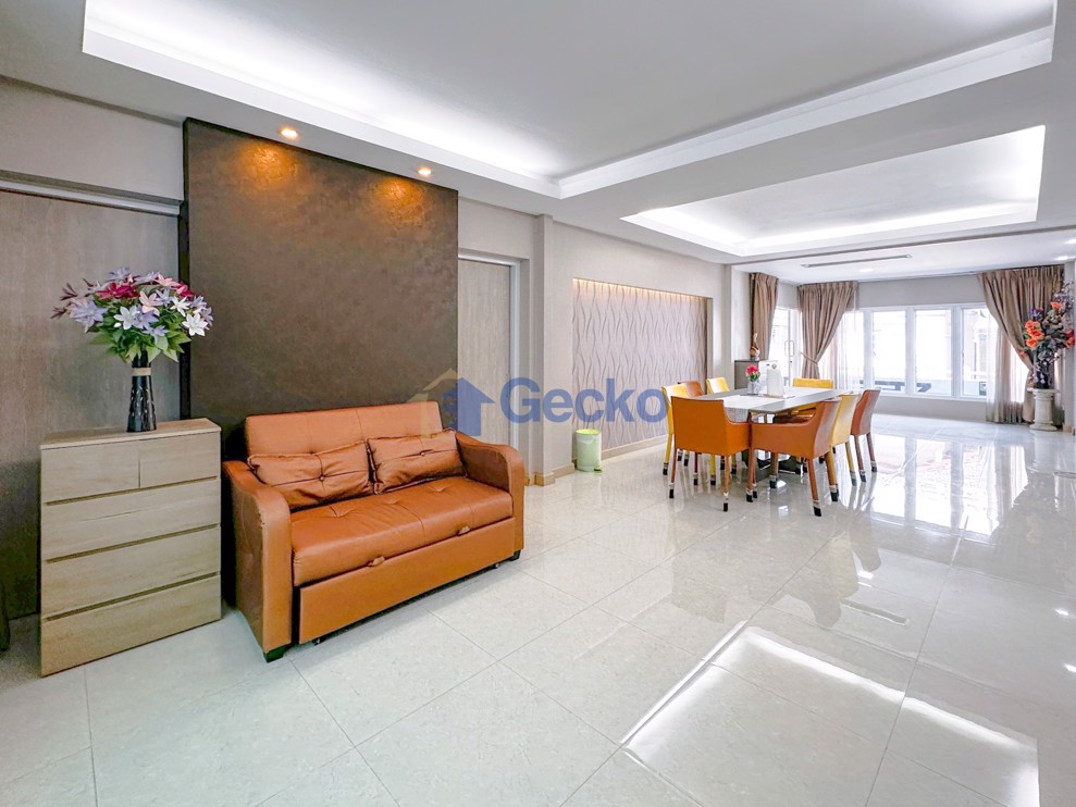 3 Bedrooms House in Jomtien Condotel  Jomtien H012193 (Photo 4)