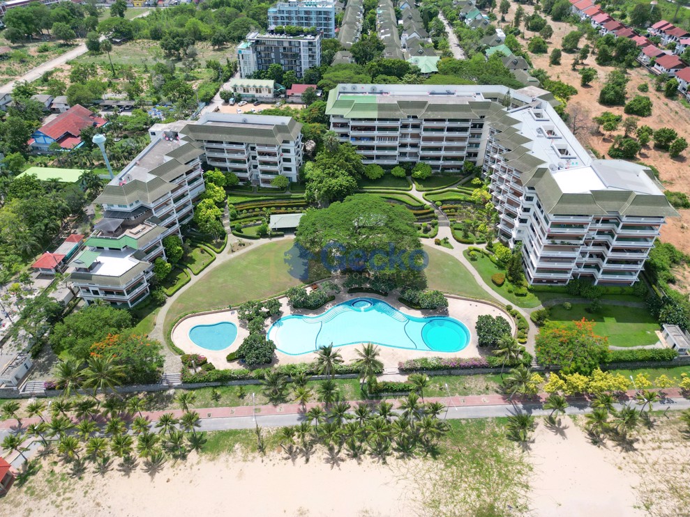 3 Bedrooms Condo in Baan Somprasong Na Jomtien C012201 (Photo 1)