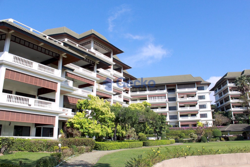 3 Bedrooms Condo in Baan Somprasong Na Jomtien C012201 (Photo 3)