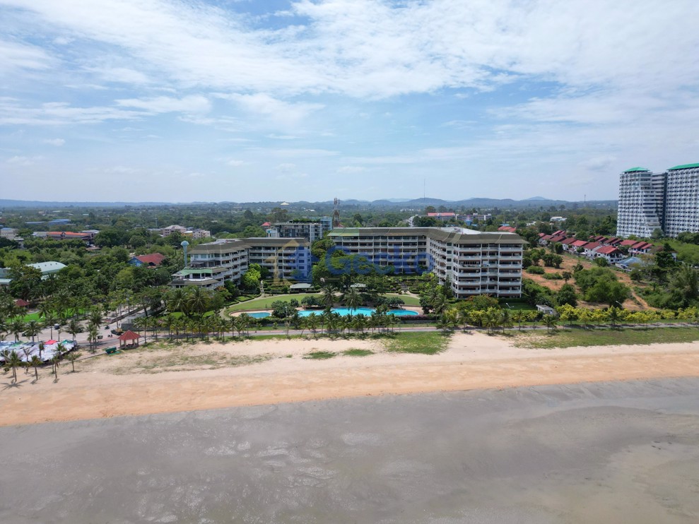 3 Bedrooms Condo in Baan Somprasong Na Jomtien C012201 (Photo 4)