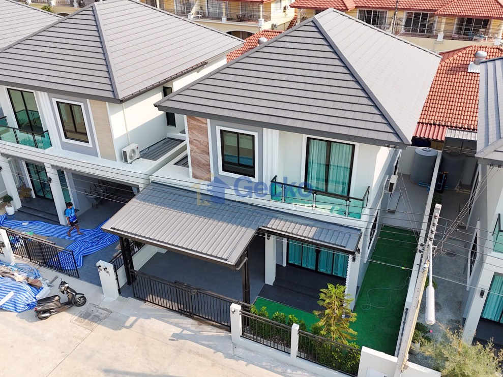 3 Bedrooms House in The Grand 9 by PMC  East Pattaya H012206 (Photo 1)