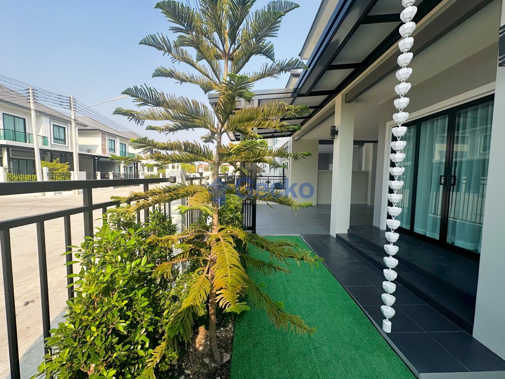3 Bedrooms House in The Grand 9 by PMC  East Pattaya H012206 (Photo 2)