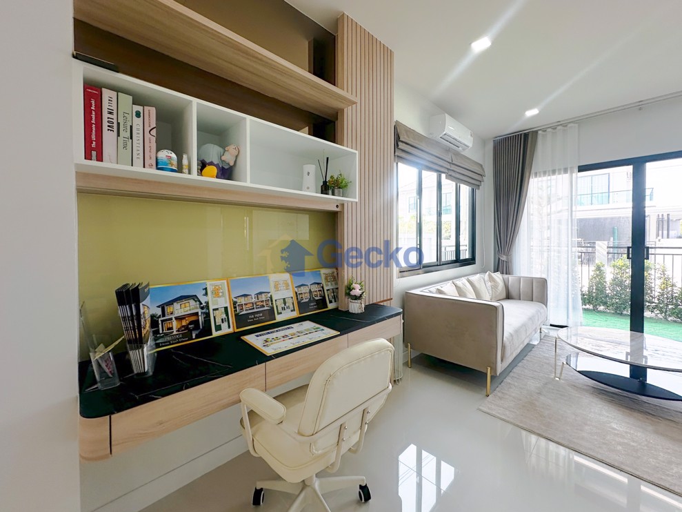 3 Bedrooms House in The Grand 9 by PMC  East Pattaya H012206 (Photo 4)