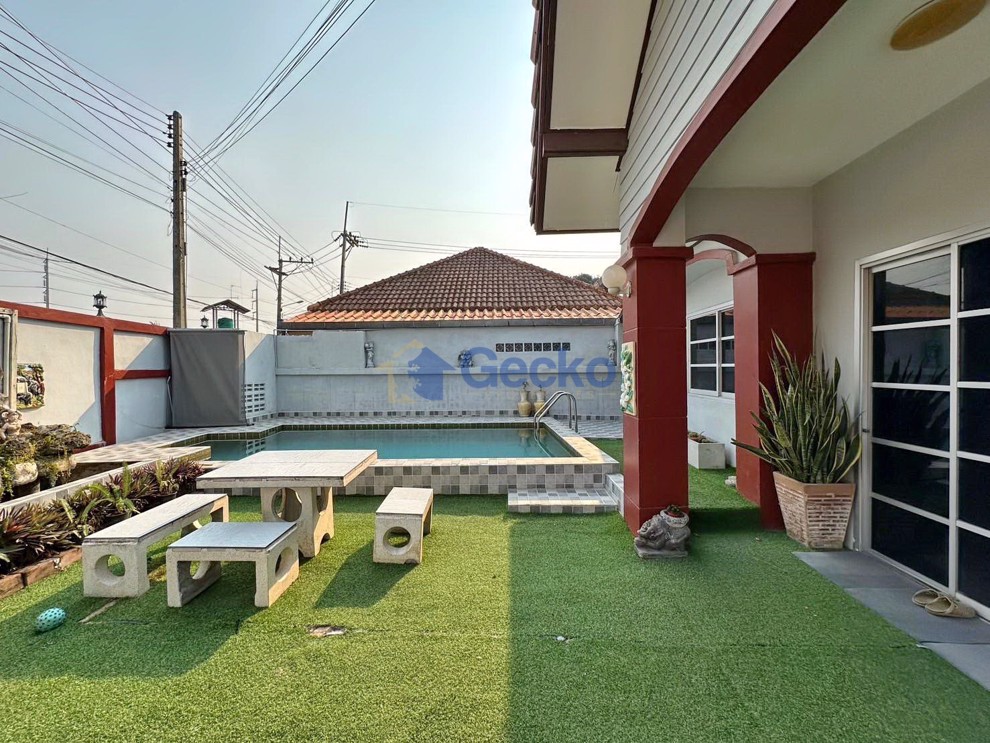 3 Bedrooms House  East Pattaya H012210 (Photo 1)