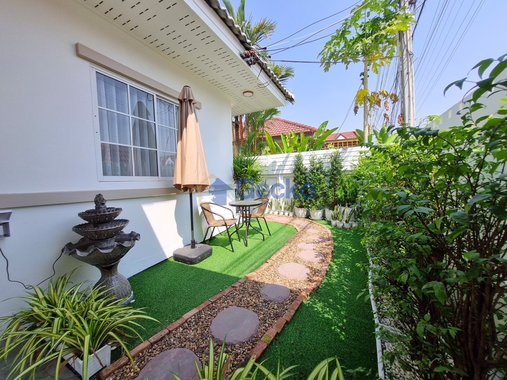 3 Bedrooms House in Ngam Charoen 7  East Pattaya H012214 (Photo 1)