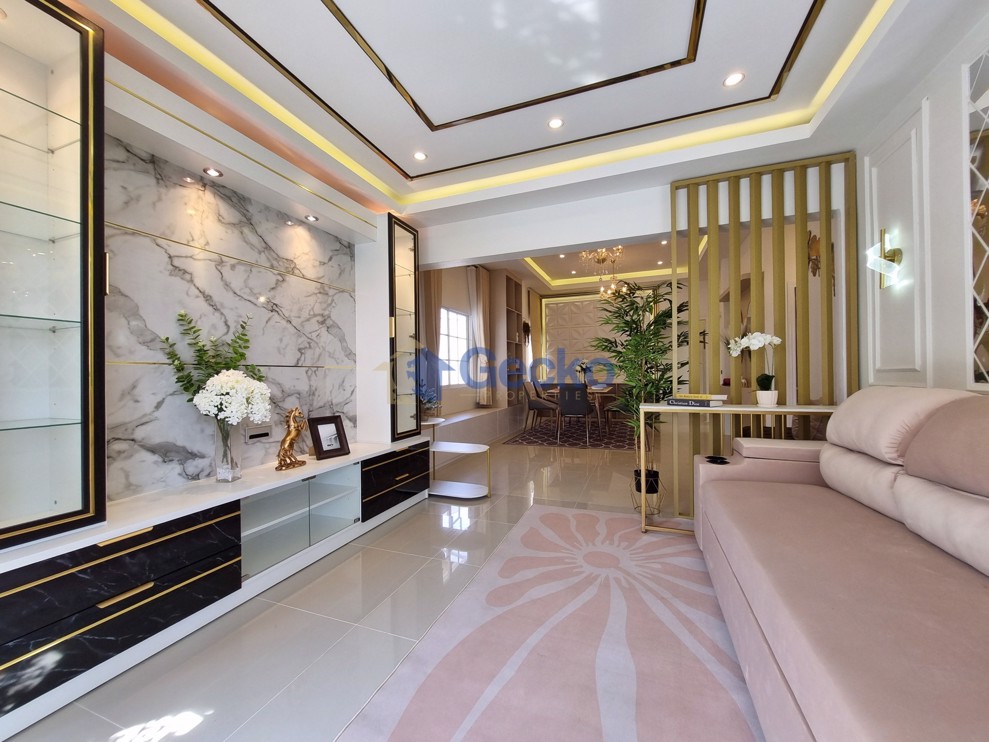 3 Bedrooms House in Ngam Charoen 7  East Pattaya H012214 (Photo 2)