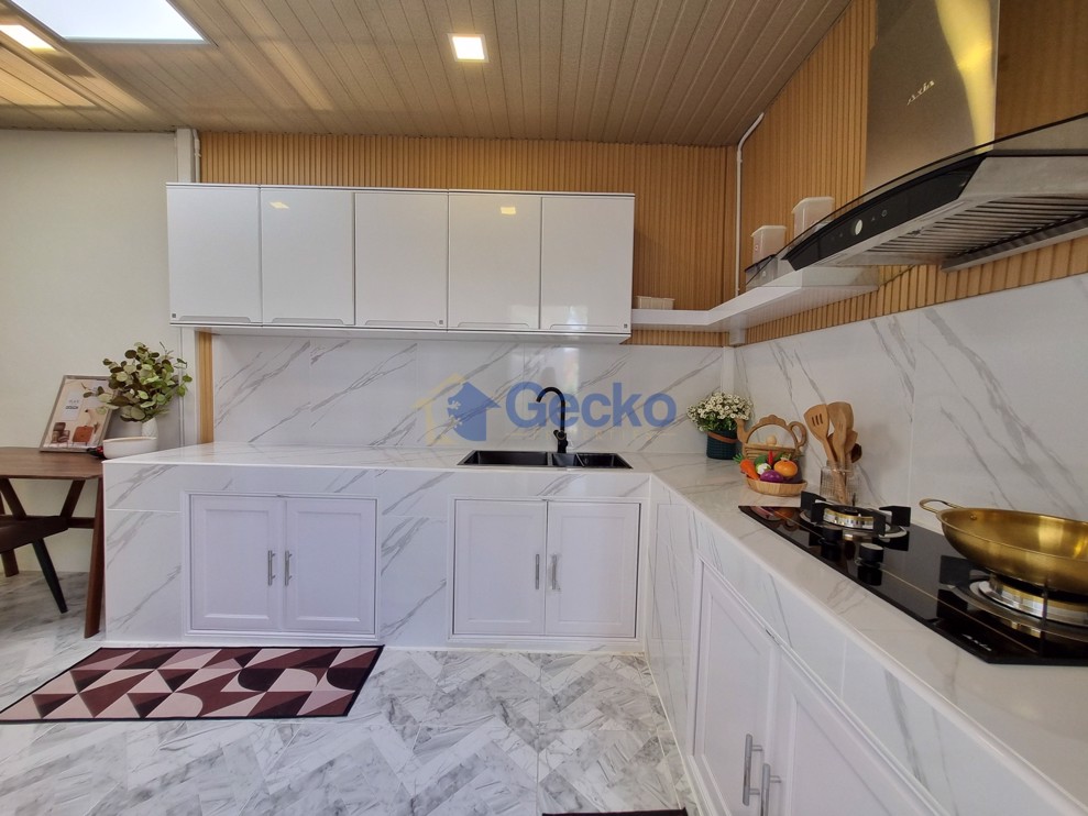 3 Bedrooms House in Ngam Charoen 7  East Pattaya H012214 (Photo 4)