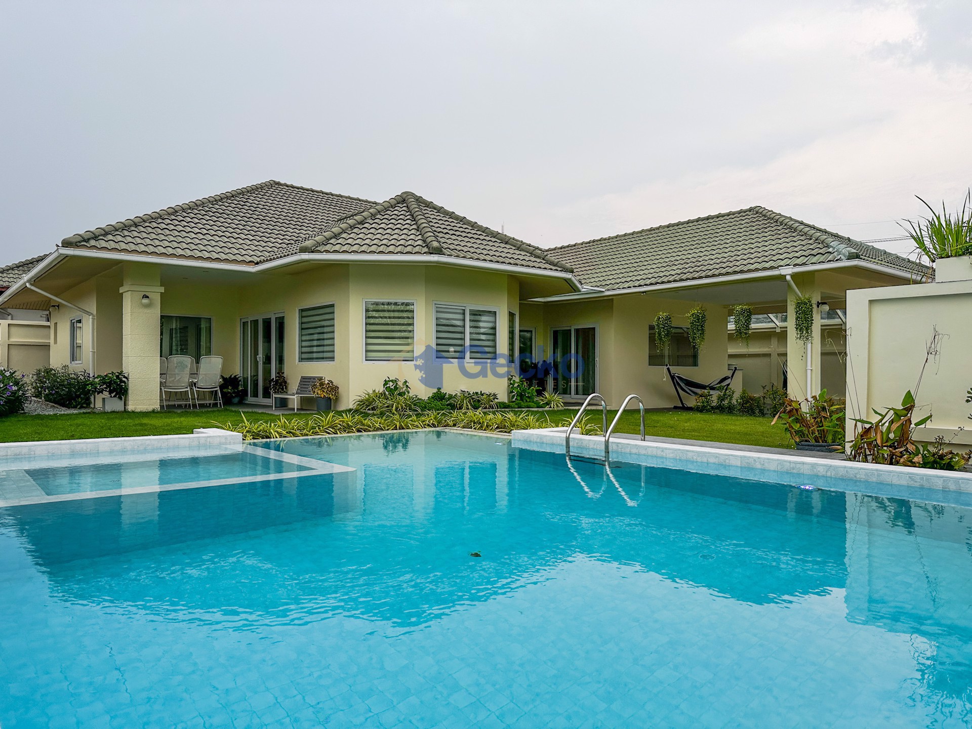 4 ห้องนอน บ้าน in Green Field Villa 2  พัทยาตะวันออก H012217